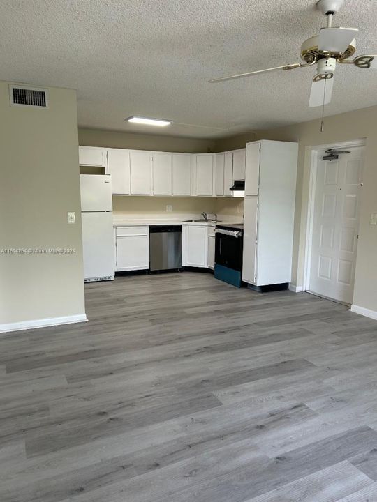For Rent: $1,650 (1 beds, 1 baths, 792 Square Feet)