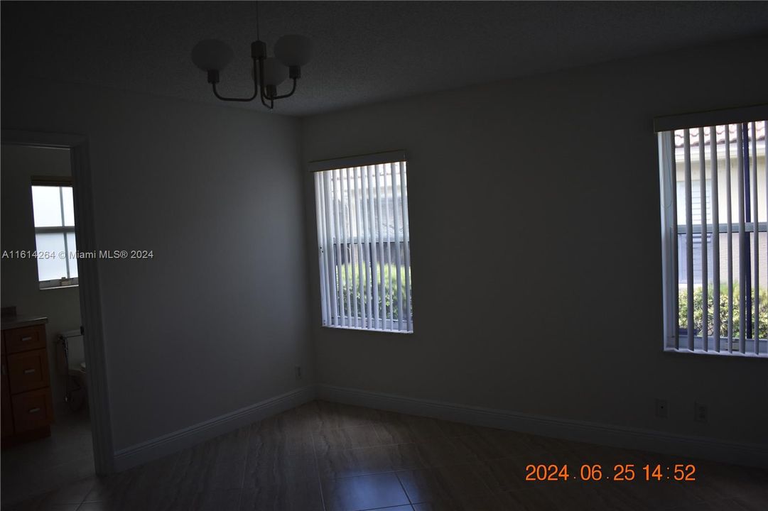 For Rent: $3,800 (3 beds, 2 baths, 1292 Square Feet)
