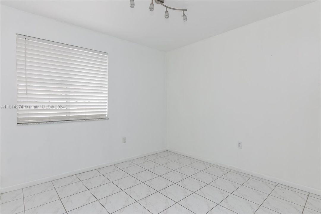 For Rent: $2,600 (3 beds, 2 baths, 1090 Square Feet)