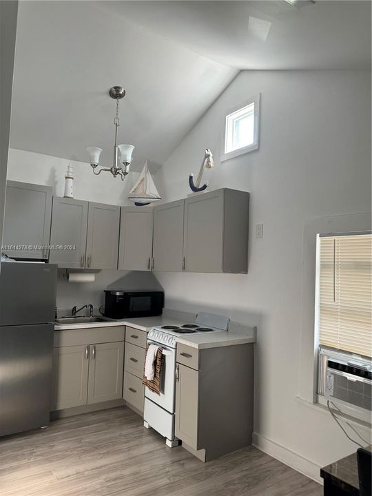 For Rent: $1,649 (1 beds, 1 baths, 744 Square Feet)
