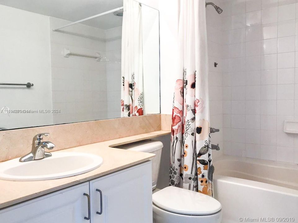 For Sale: $449,000 (1 beds, 1 baths, 760 Square Feet)