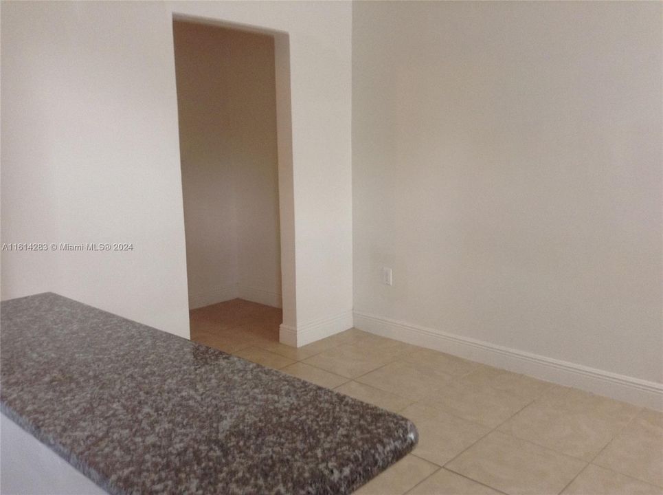 For Rent: $1,700 (1 beds, 1 baths, 4880 Square Feet)