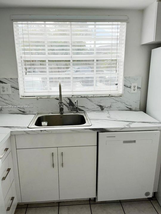 For Rent: $2,150 (2 beds, 2 baths, 854 Square Feet)