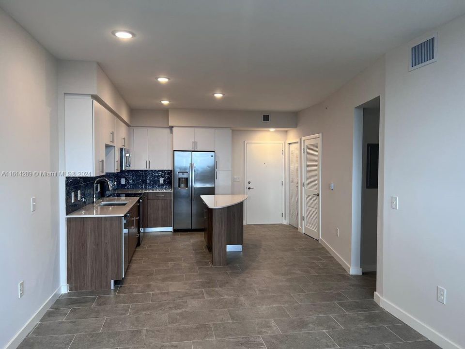 For Rent: $2,271 (1 beds, 1 baths, 777 Square Feet)