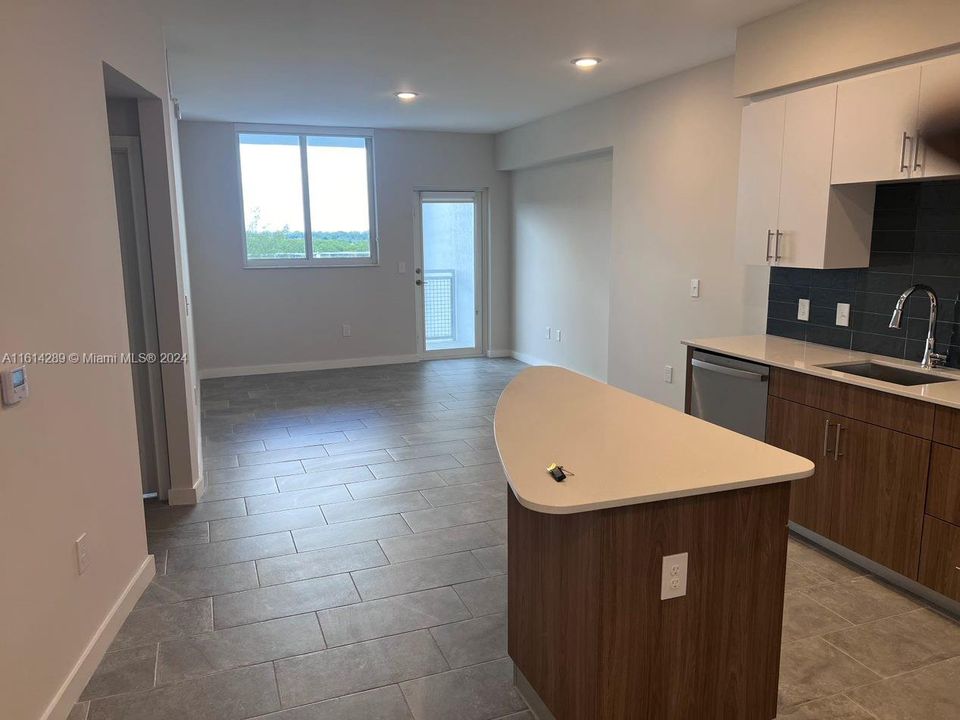 For Rent: $2,271 (1 beds, 1 baths, 777 Square Feet)