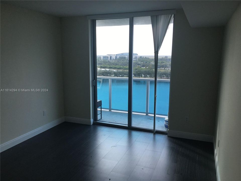 For Rent: $2,450 (2 beds, 2 baths, 954 Square Feet)