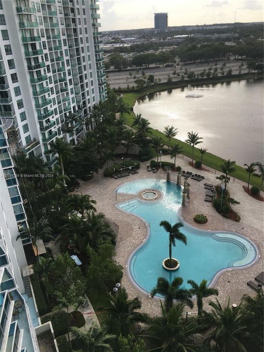 For Rent: $2,450 (2 beds, 2 baths, 954 Square Feet)