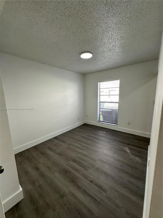 For Sale: $205,000 (2 beds, 1 baths, 1020 Square Feet)