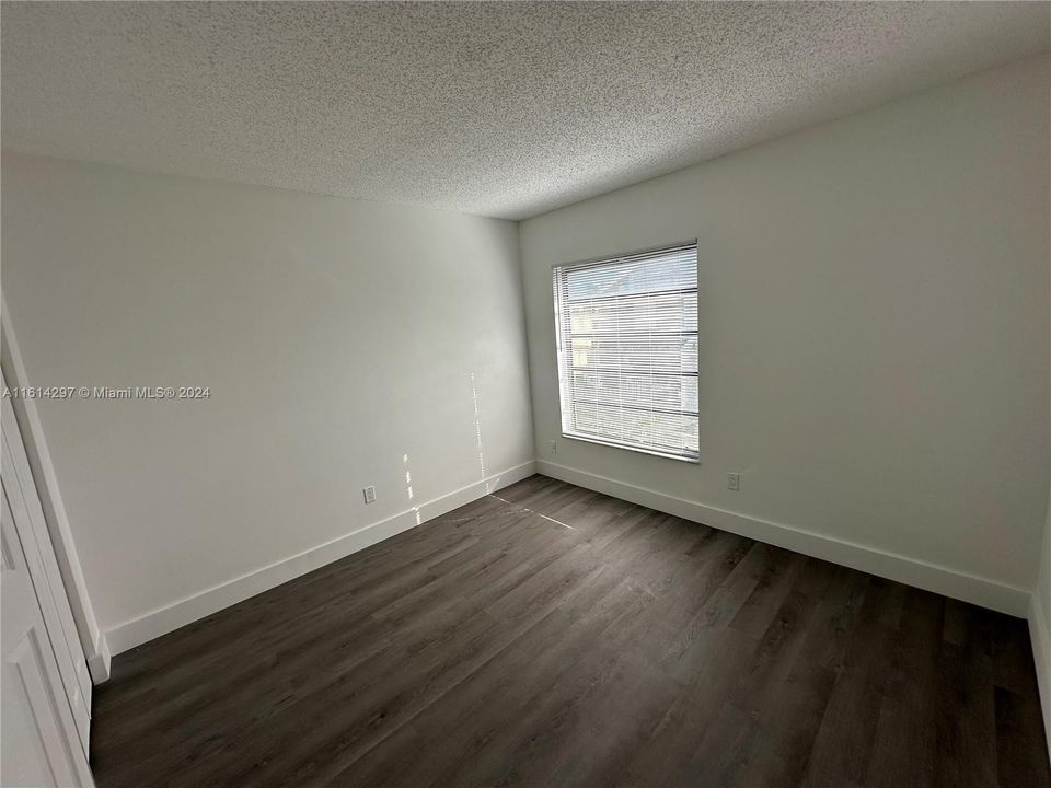 For Sale: $205,000 (2 beds, 1 baths, 1020 Square Feet)