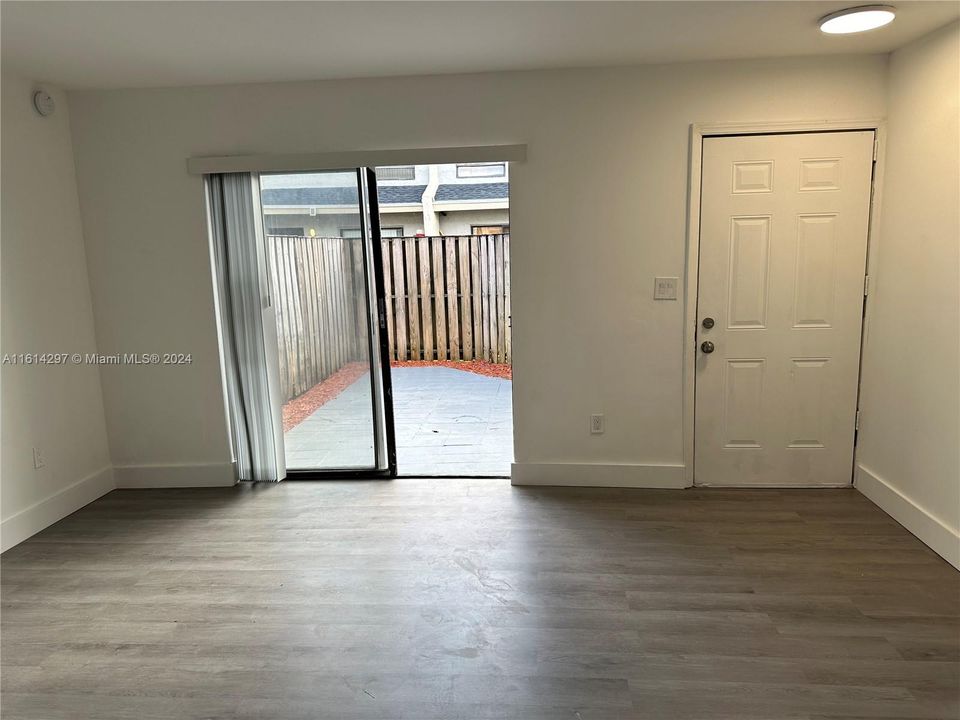 For Sale: $205,000 (2 beds, 1 baths, 1020 Square Feet)