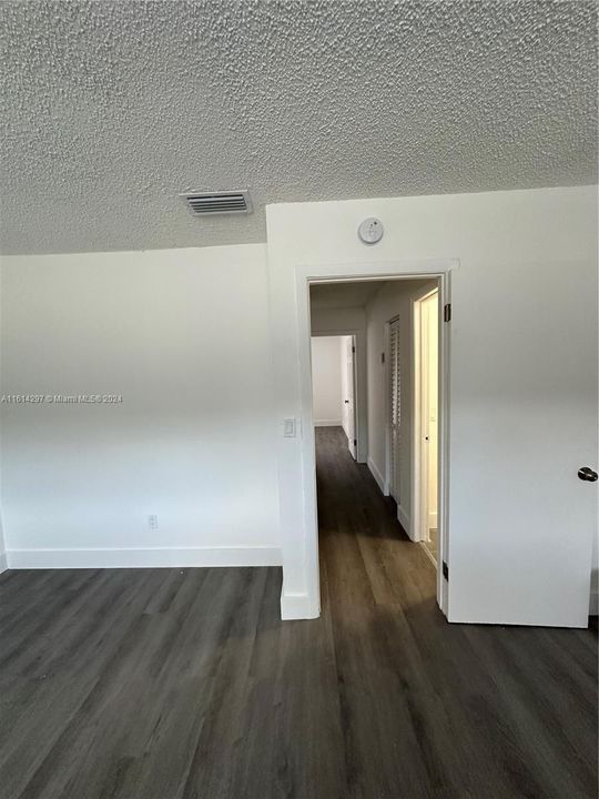 For Sale: $205,000 (2 beds, 1 baths, 1020 Square Feet)