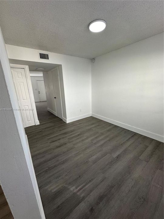 For Sale: $205,000 (2 beds, 1 baths, 1020 Square Feet)