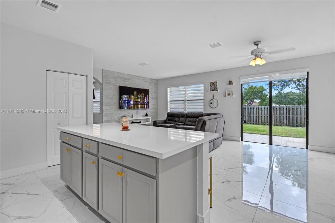 For Sale: $645,000 (4 beds, 2 baths, 2800 Square Feet)