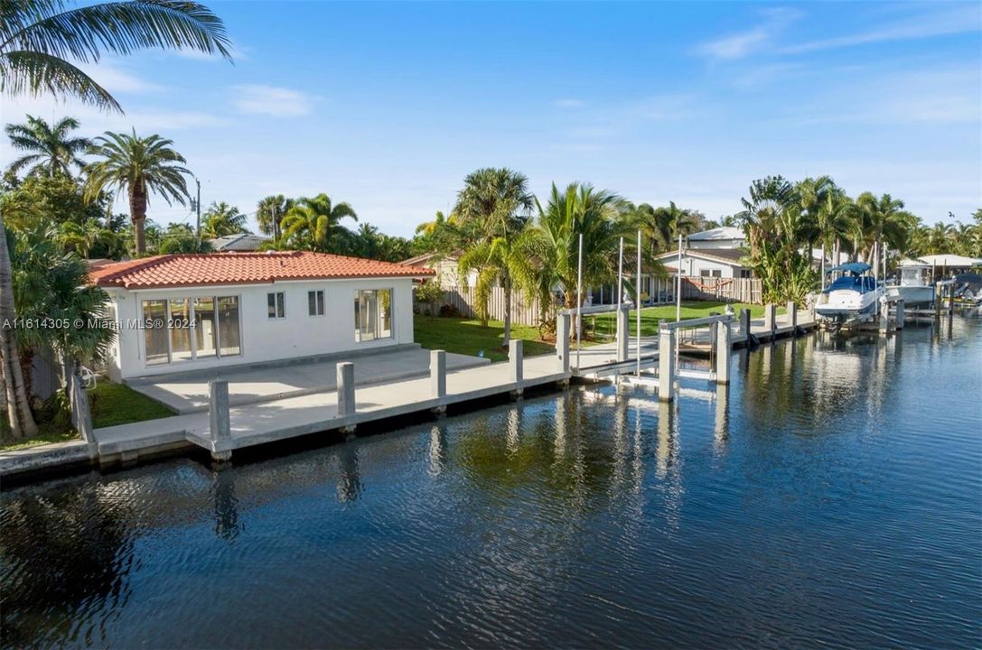 For Sale: $1,275,000 (3 beds, 3 baths, 1624 Square Feet)