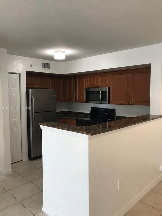 For Rent: $3,200 (3 beds, 2 baths, 1079 Square Feet)