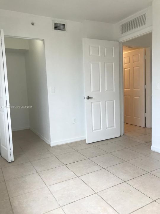 For Rent: $3,200 (3 beds, 2 baths, 1079 Square Feet)