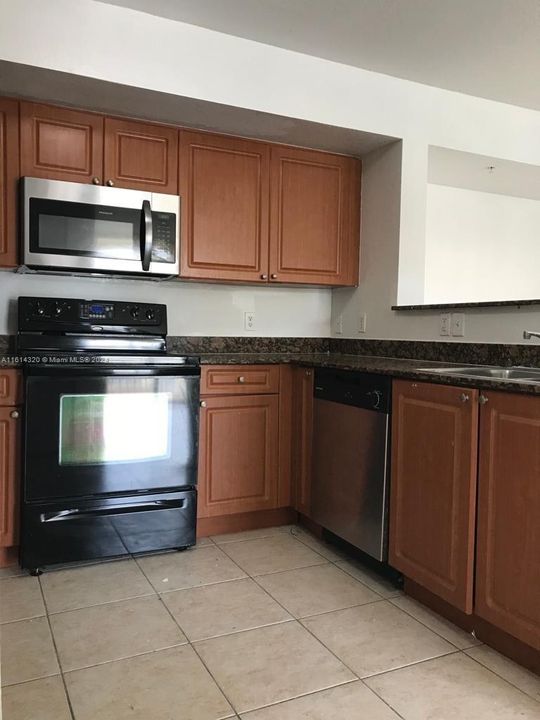 For Rent: $3,200 (3 beds, 2 baths, 1079 Square Feet)