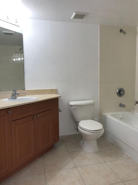 For Rent: $3,200 (3 beds, 2 baths, 1079 Square Feet)