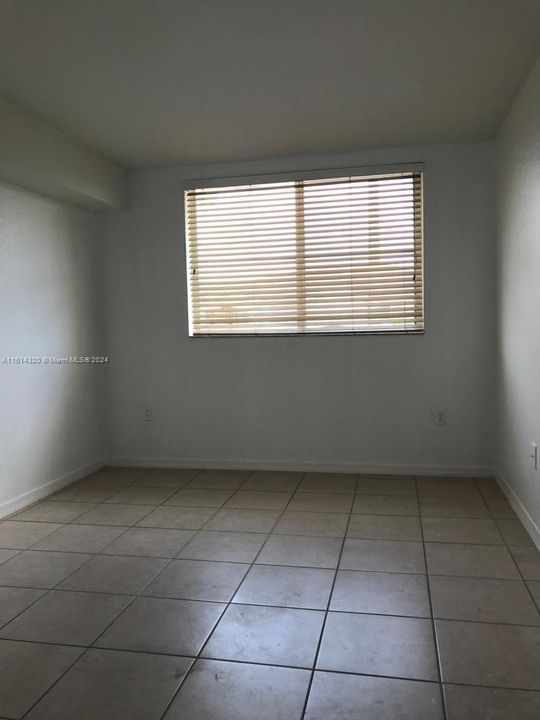 For Rent: $3,200 (3 beds, 2 baths, 1079 Square Feet)