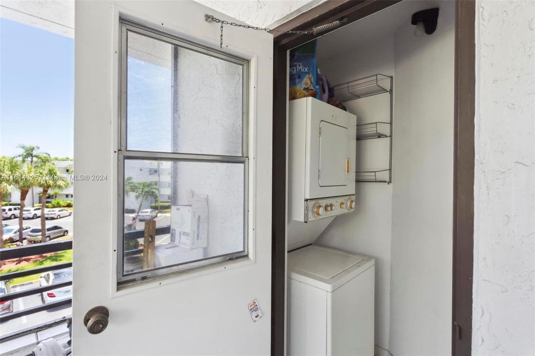 For Sale: $385,000 (2 beds, 2 baths, 1320 Square Feet)