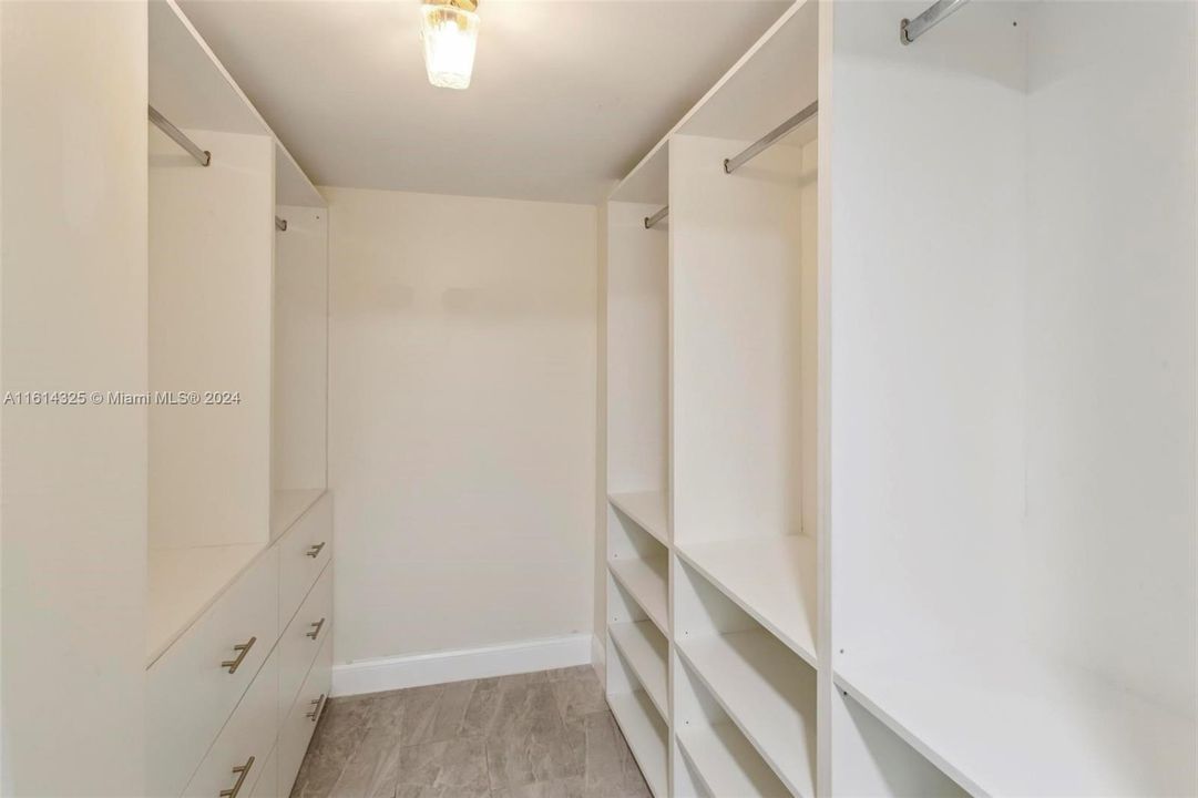 For Sale: $385,000 (2 beds, 2 baths, 1320 Square Feet)