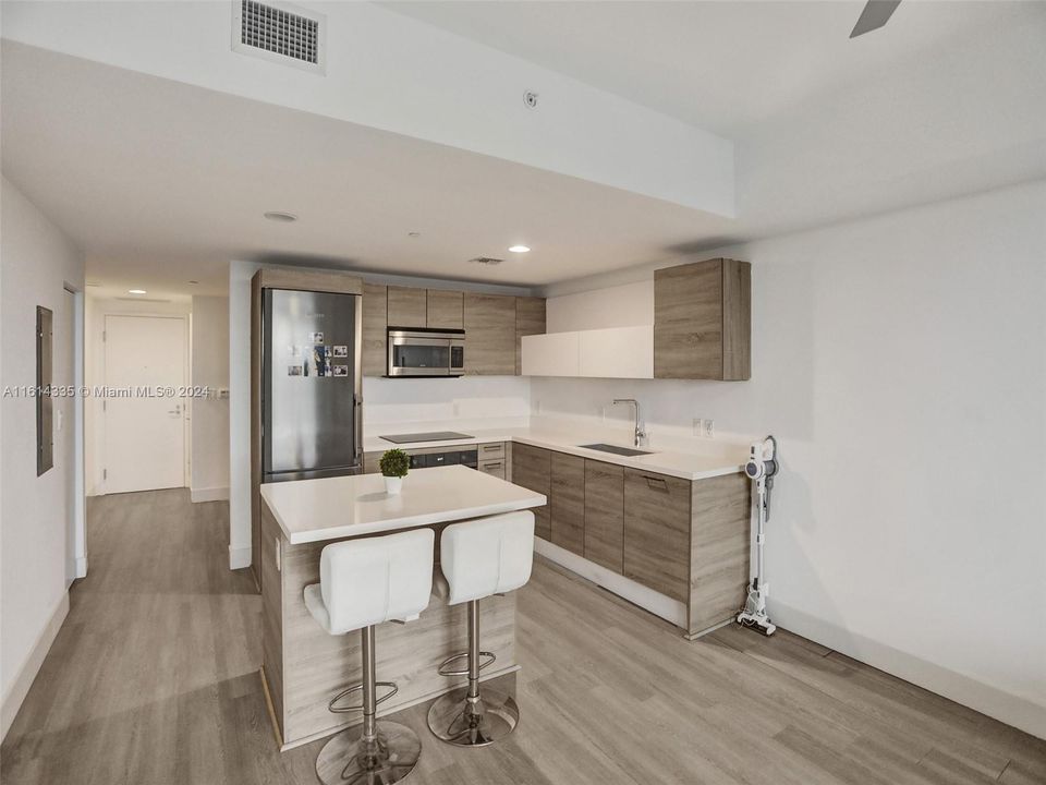 For Sale: $625,000 (2 beds, 2 baths, 1119 Square Feet)