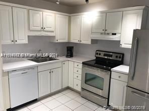 For Rent: $2,700 (2 beds, 2 baths, 1220 Square Feet)