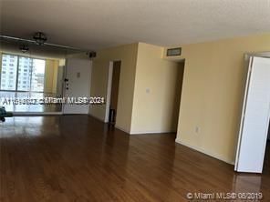 For Rent: $2,700 (2 beds, 2 baths, 1220 Square Feet)