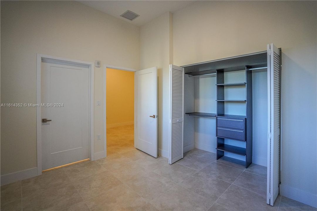 For Rent: $4,900 (2 beds, 2 baths, 1842 Square Feet)