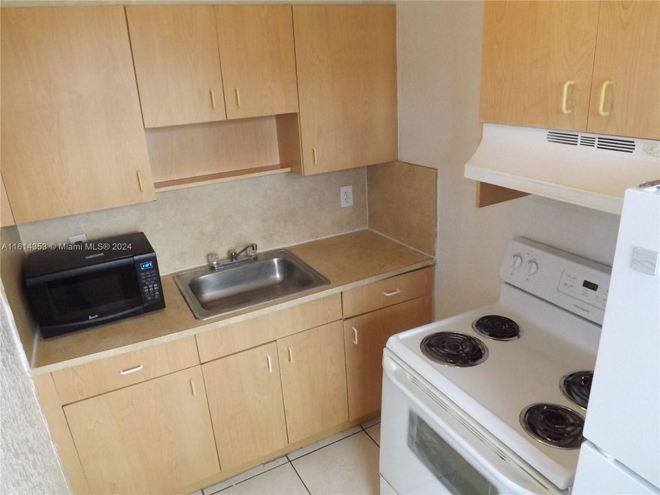 For Rent: $1,650 (1 beds, 1 baths, 2322 Square Feet)