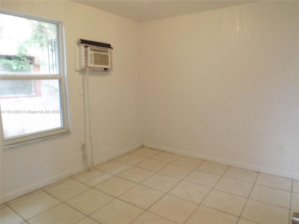 For Rent: $1,650 (1 beds, 1 baths, 2322 Square Feet)