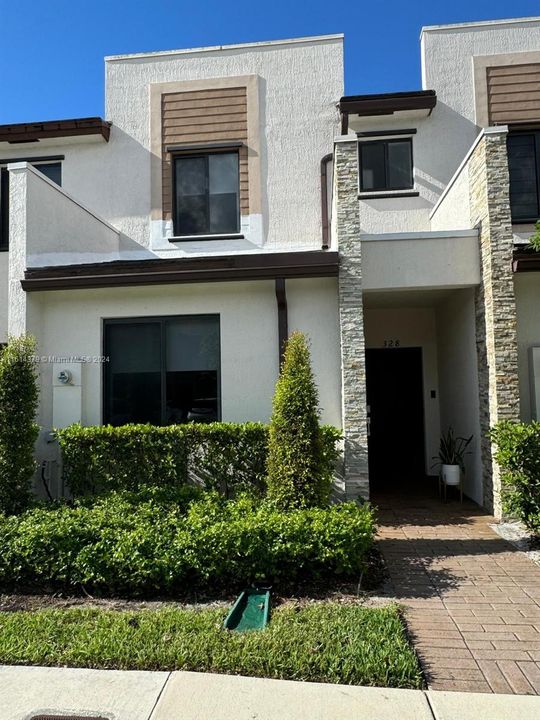 En Venta: $530,000 (3 camas, 3 baños, 1320 Pies cuadrados)