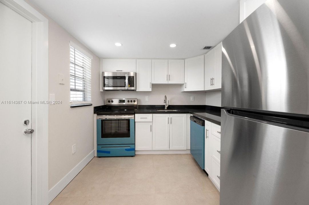 For Sale: $299,000 (2 beds, 1 baths, 1087 Square Feet)