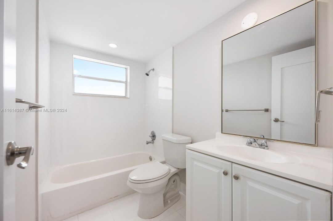 For Sale: $299,000 (2 beds, 1 baths, 1087 Square Feet)