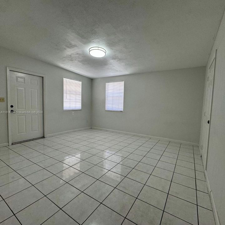 For Rent: $2,700 (2 beds, 1 baths, 1150 Square Feet)