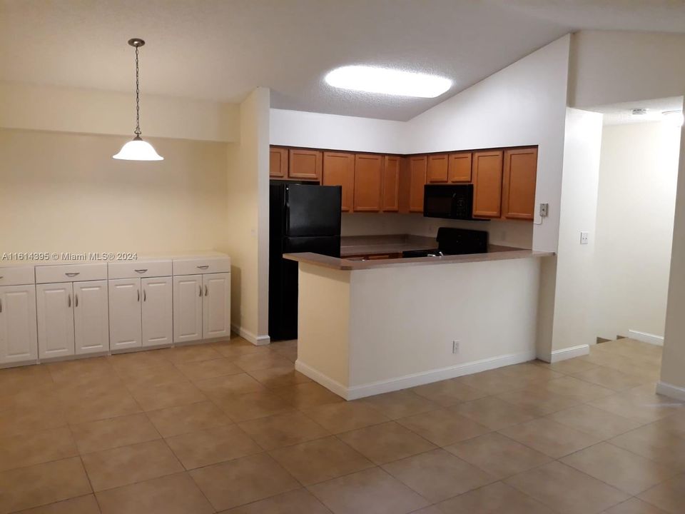 For Sale: $290,000 (3 beds, 2 baths, 1058 Square Feet)