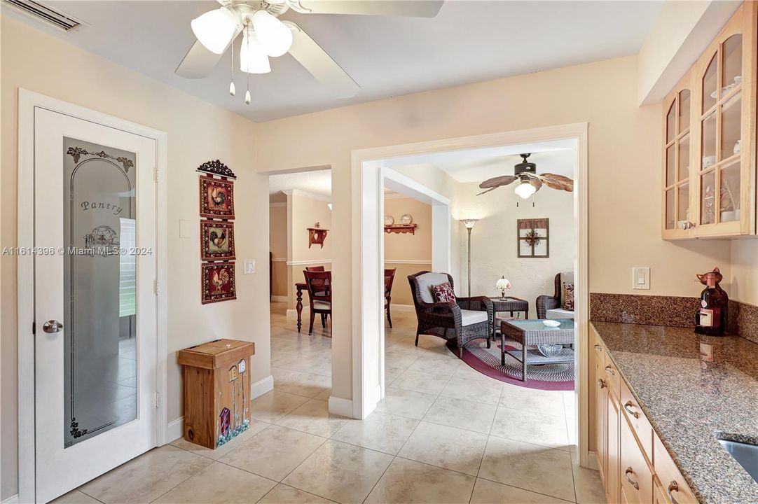 For Sale: $299,000 (2 beds, 2 baths, 1400 Square Feet)