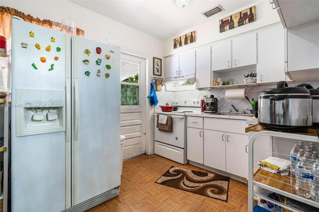 For Sale: $549,000 (3 beds, 2 baths, 830 Square Feet)