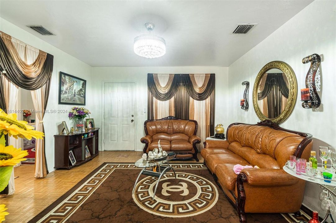 For Sale: $549,000 (3 beds, 2 baths, 830 Square Feet)