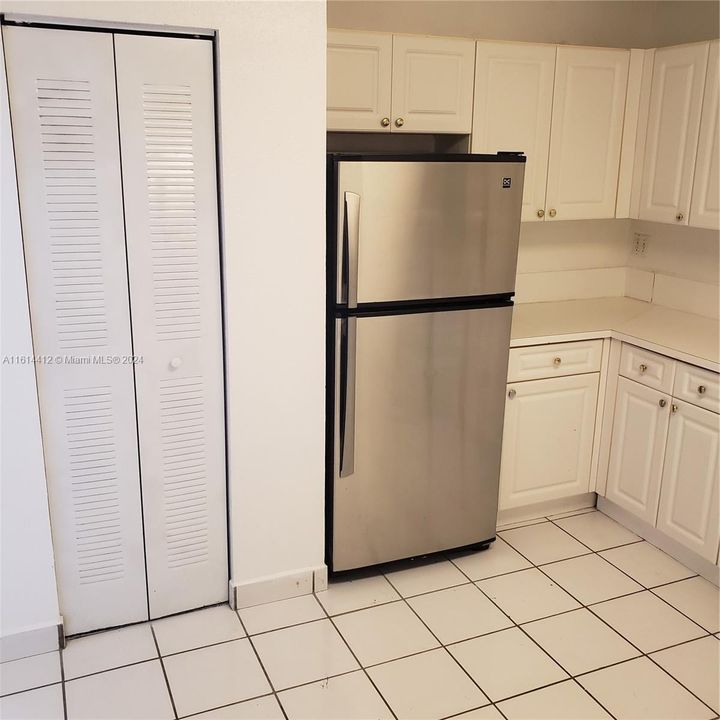 For Rent: $1,950 (2 beds, 2 baths, 750 Square Feet)