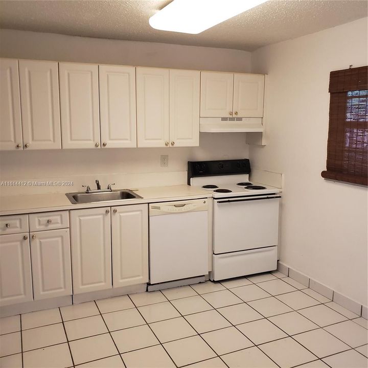 For Rent: $1,950 (2 beds, 2 baths, 750 Square Feet)