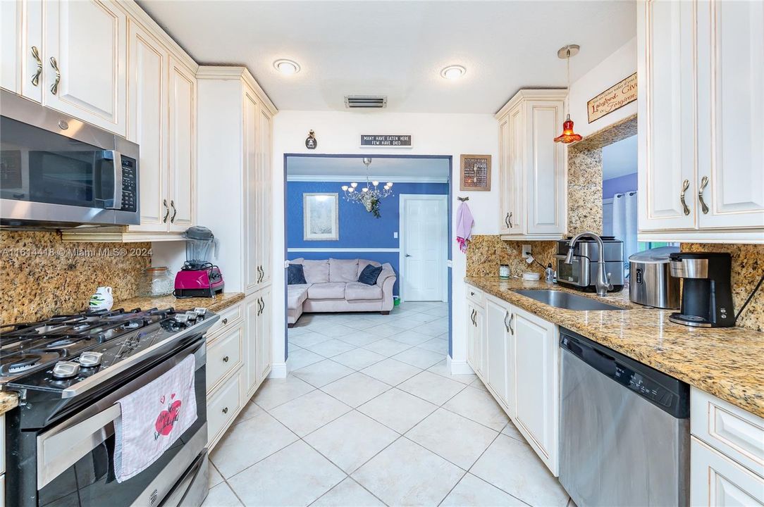 For Sale: $435,000 (2 beds, 2 baths, 1690 Square Feet)