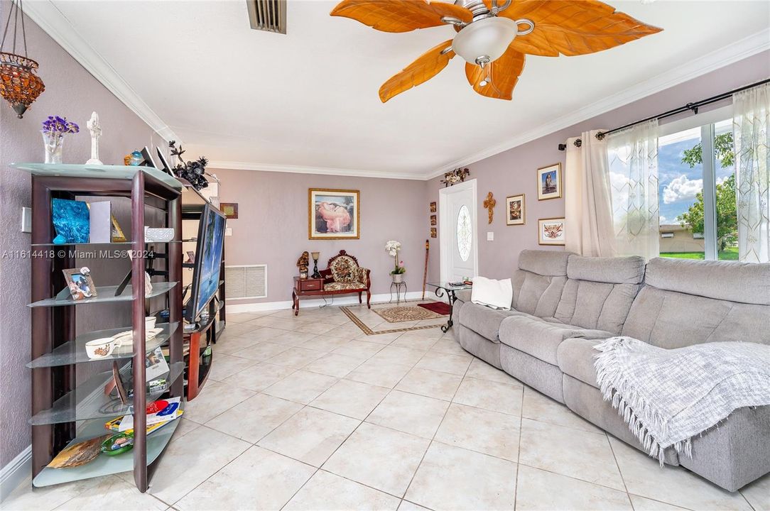 For Sale: $435,000 (2 beds, 2 baths, 1690 Square Feet)