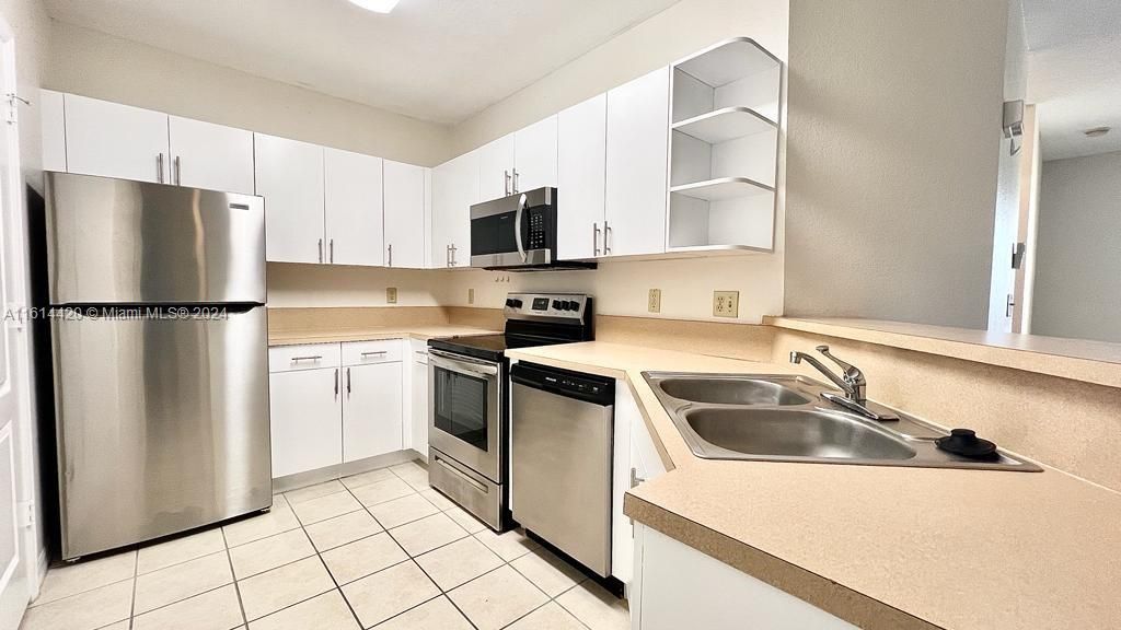 For Rent: $1,750 (1 beds, 1 baths, 875 Square Feet)