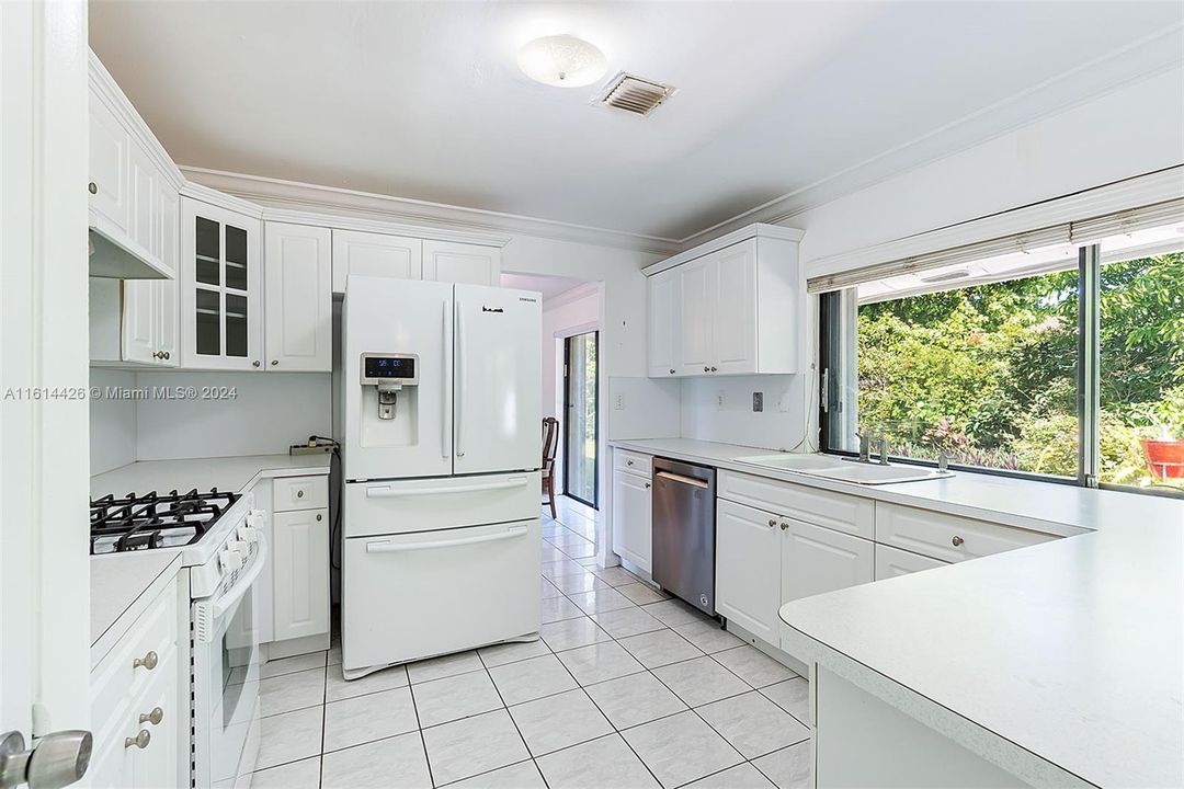 For Sale: $689,000 (3 beds, 2 baths, 1629 Square Feet)