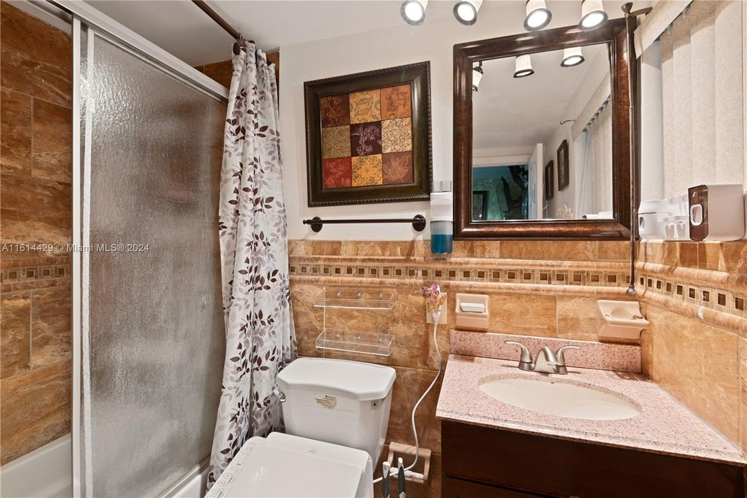 待售: $600,000 (5 贝兹, 4 浴室, 1526 平方英尺)
