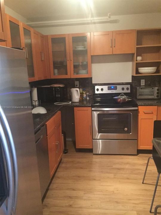 For Rent: $1,800 (1 beds, 1 baths, 762 Square Feet)