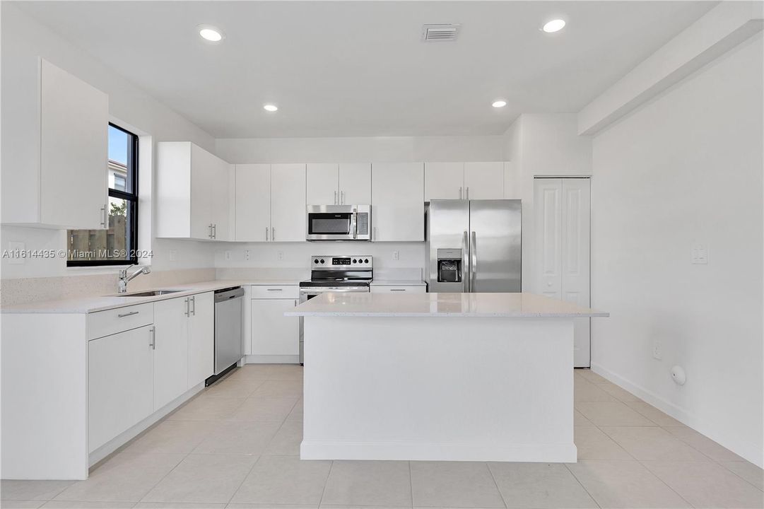 Active With Contract: $3,100 (3 beds, 2 baths, 1812 Square Feet)