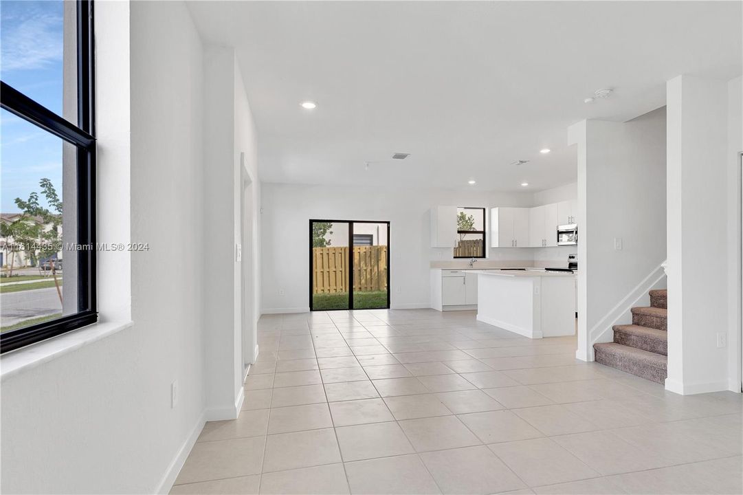 Active With Contract: $3,100 (3 beds, 2 baths, 1812 Square Feet)