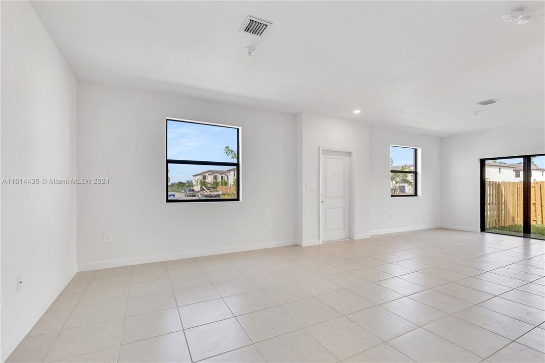 Active With Contract: $3,100 (3 beds, 2 baths, 1812 Square Feet)